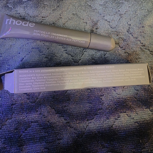 RHODE LIP PEPTIDE - Picture 2 of 8